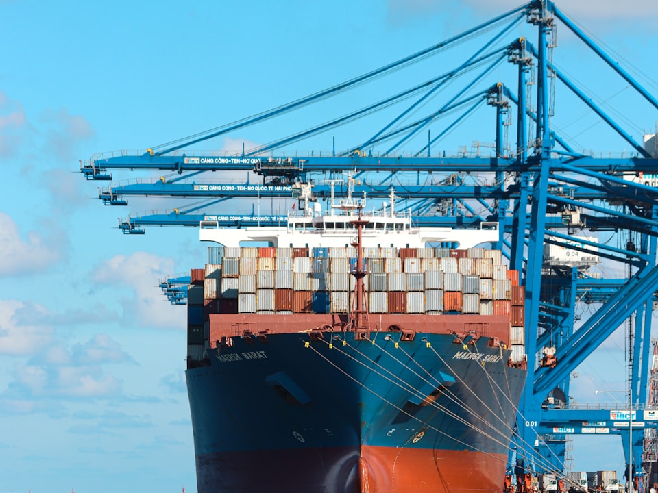 International sea freight — Warda Logistix