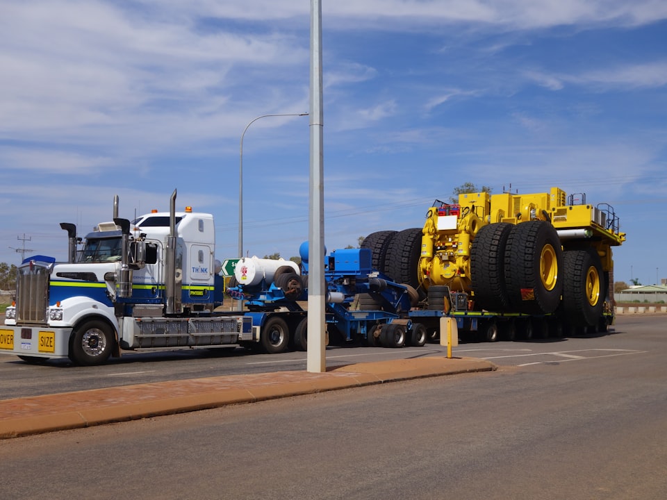 Oversized specialized cargo transport — Warda Logistix